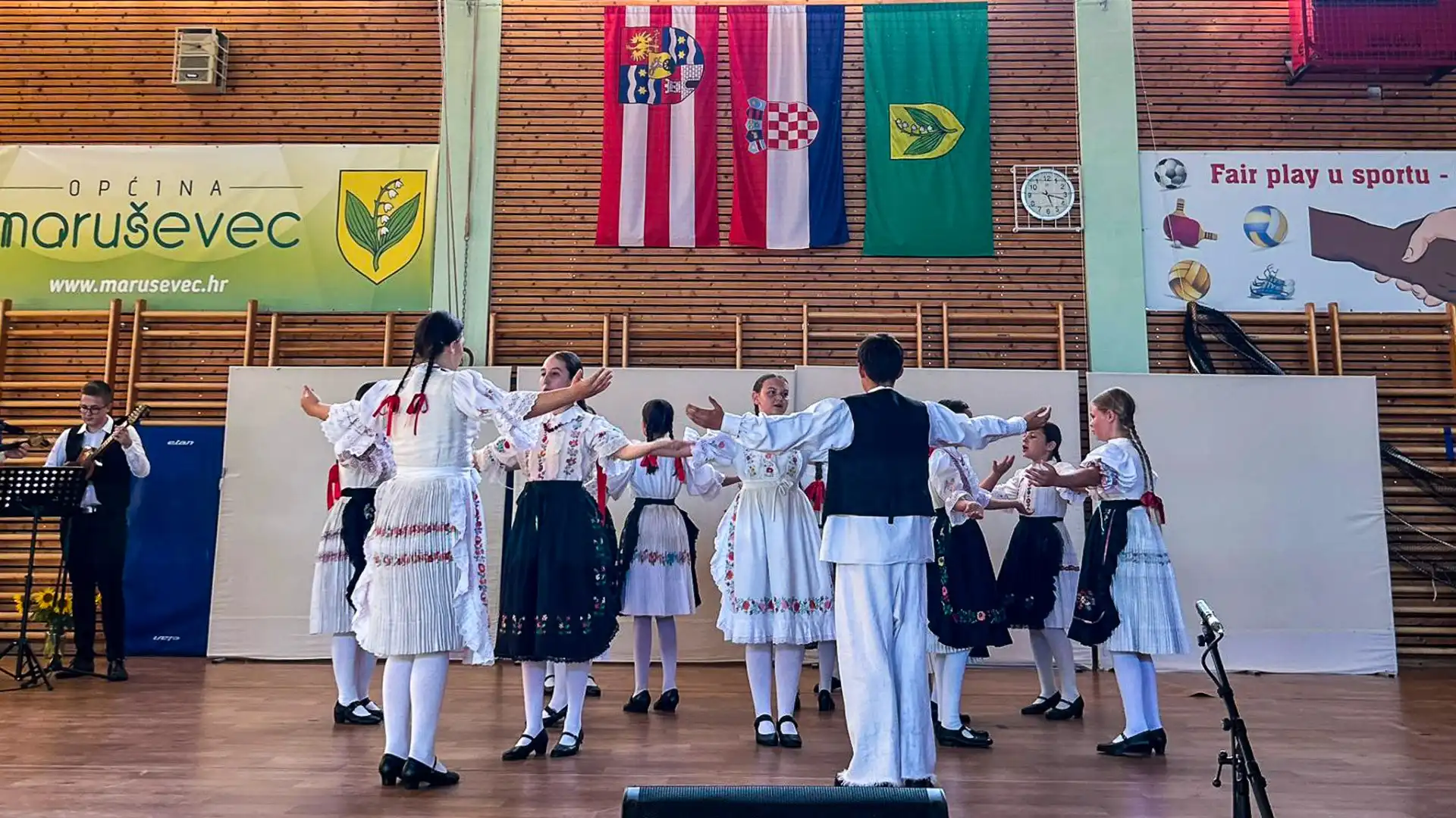 060724-dum-marusevec-01 (Large) 060724-dum-marusevec-01 (Large)