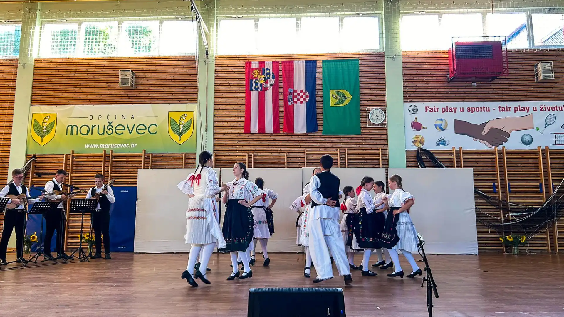 060724-dum-marusevec-012 (Large) 060724-dum-marusevec-012 (Large)