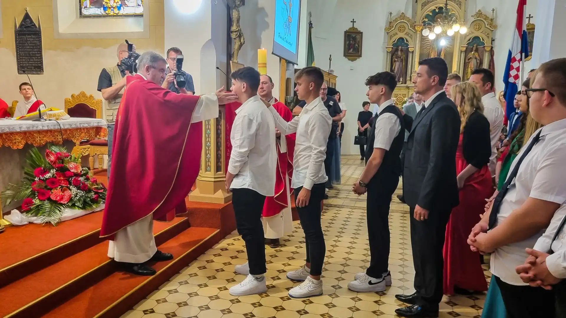 110524-sveta-potvrda-06 (Custom) 110524-sveta-potvrda-06 (Custom)