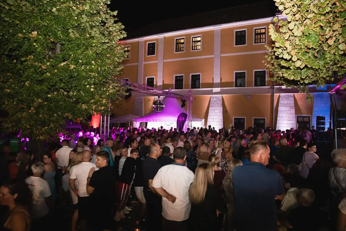 455115805_906522468188601_4709279219357103399_n