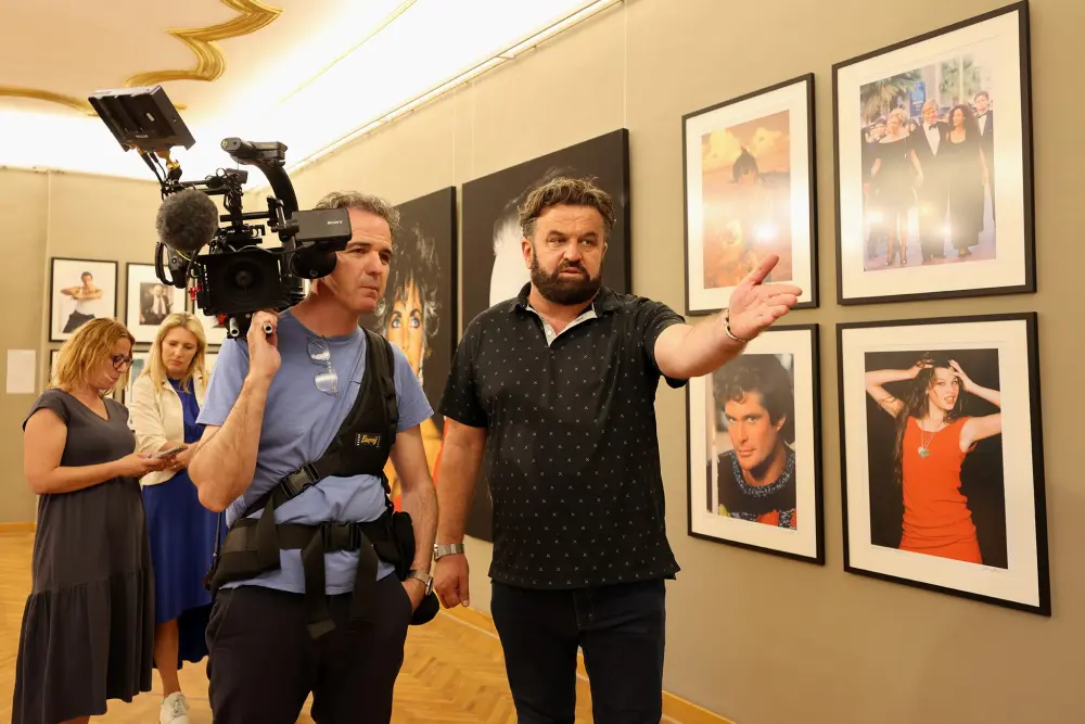 Andrija Jarak na izložbi Zvjezdana Prašina FOTO Gradski muzej Varaždin Andrej Švoger 05 Andrija Jarak na izložbi Zvjezdana Prašina FOTO Gradski muzej Varaždin Andrej Švoger 05