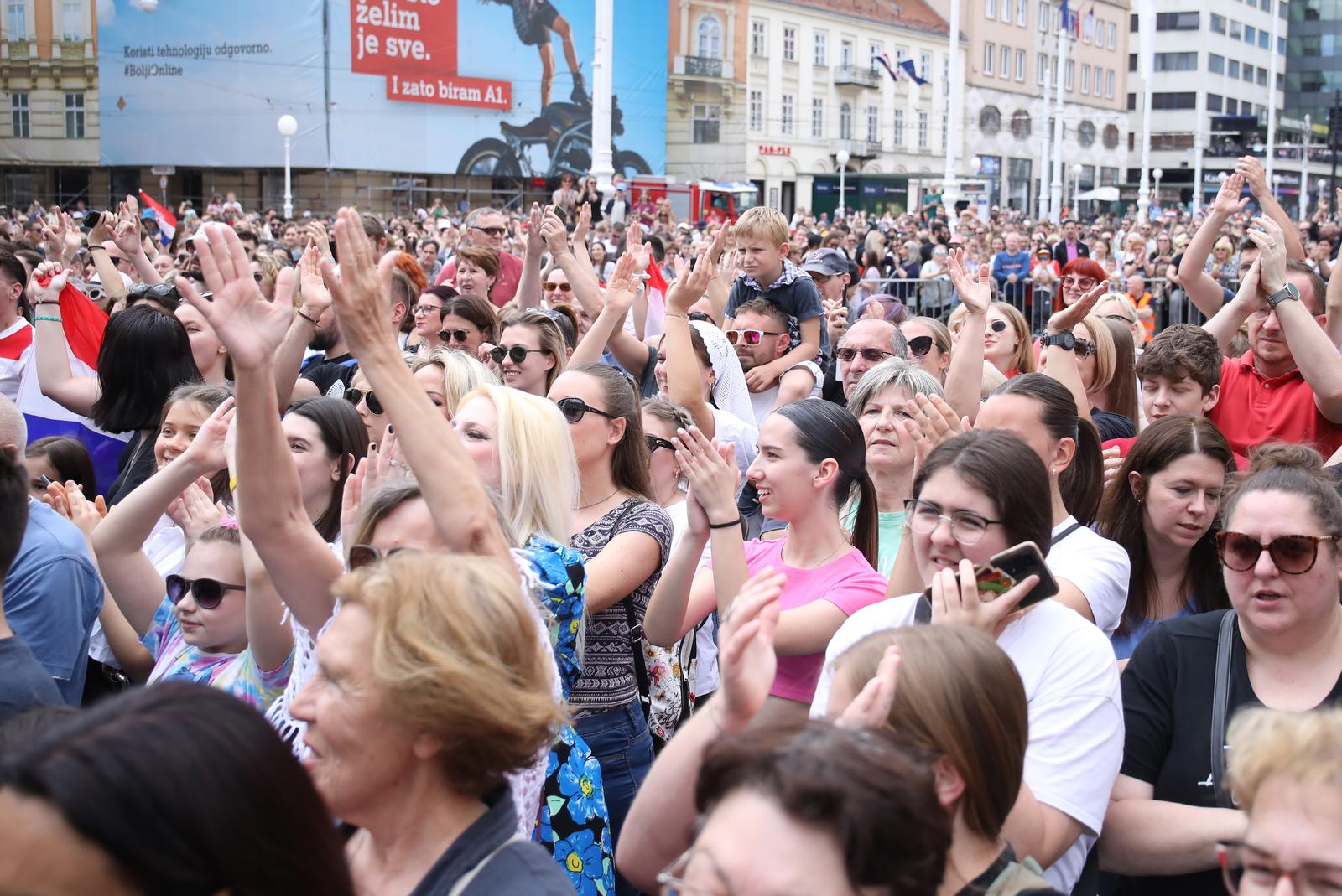 Zagreb: Trg je spreman za doček Babay Lasagne Zagreb: Trg je spreman za doček Babay Lasagne