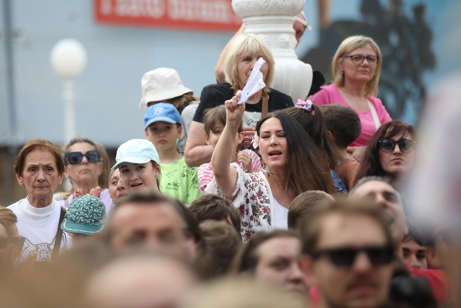 Zagreb: Trg je spreman za doček Babay Lasagne Zagreb: Trg je spreman za doček Babay Lasagne