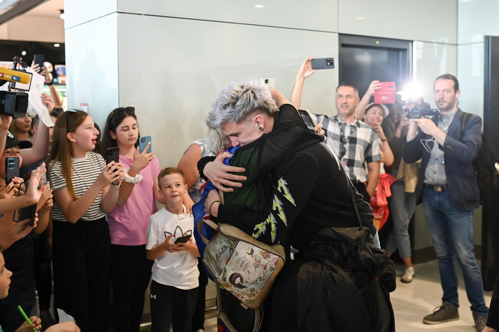 Baby Lasagna vratio se u Zagreb gdje su ga dočekali roditelji i obožavatelji Baby Lasagna vratio se u Zagreb gdje su ga dočekali roditelji i obožavatelji