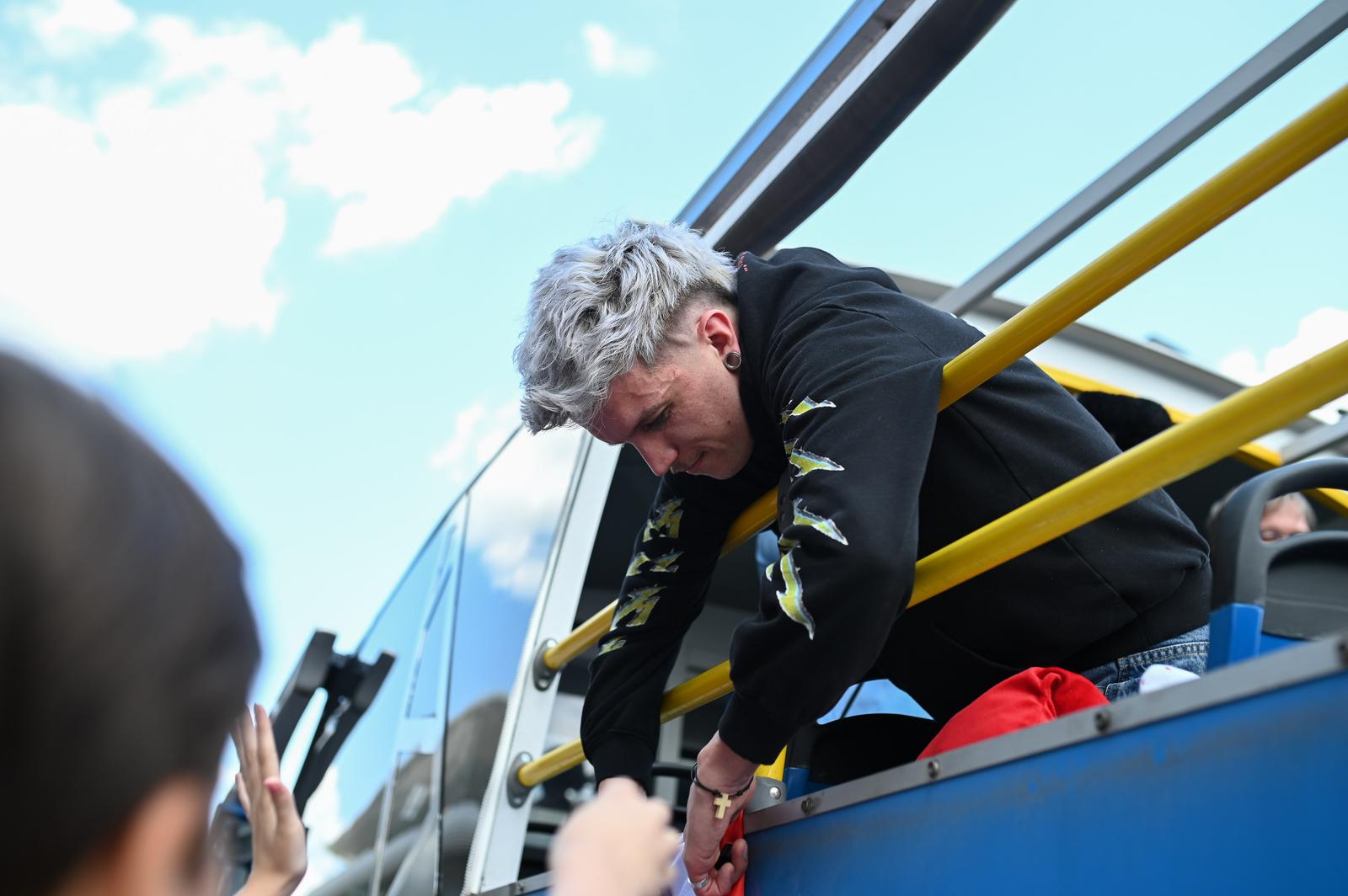 Baby Lasagna vratio se u Zagreb gdje su ga dočekali roditelji i obožavatelji Baby Lasagna vratio se u Zagreb gdje su ga dočekali roditelji i obožavatelji