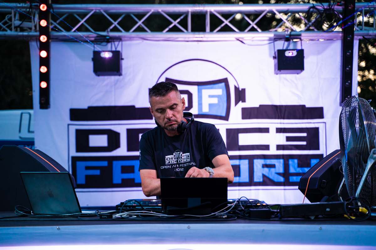 Dance Pool Factory (20)