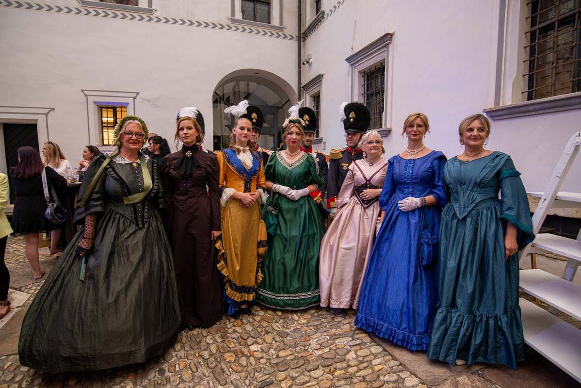 Kookabee X (10) Kookabee X (10)