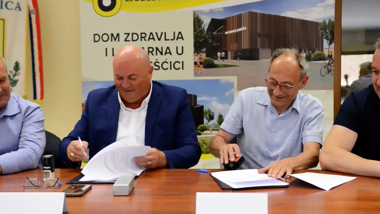 Ljubešćica potpisivanje ugovora (1) Ljubešćica potpisivanje ugovora (1)