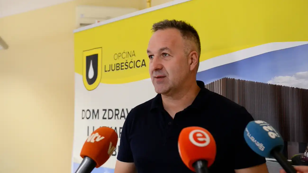 Ljubešćica potpisivanje ugovora (10) Ljubešćica potpisivanje ugovora (10)