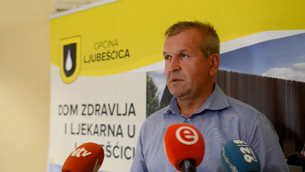 Ljubešćica potpisivanje ugovora (3) Ljubešćica potpisivanje ugovora (3)