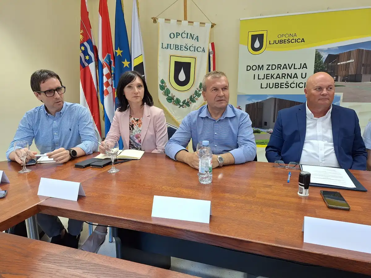 Ljubešćica potpisivanje ugovora (4) Ljubešćica potpisivanje ugovora (4)