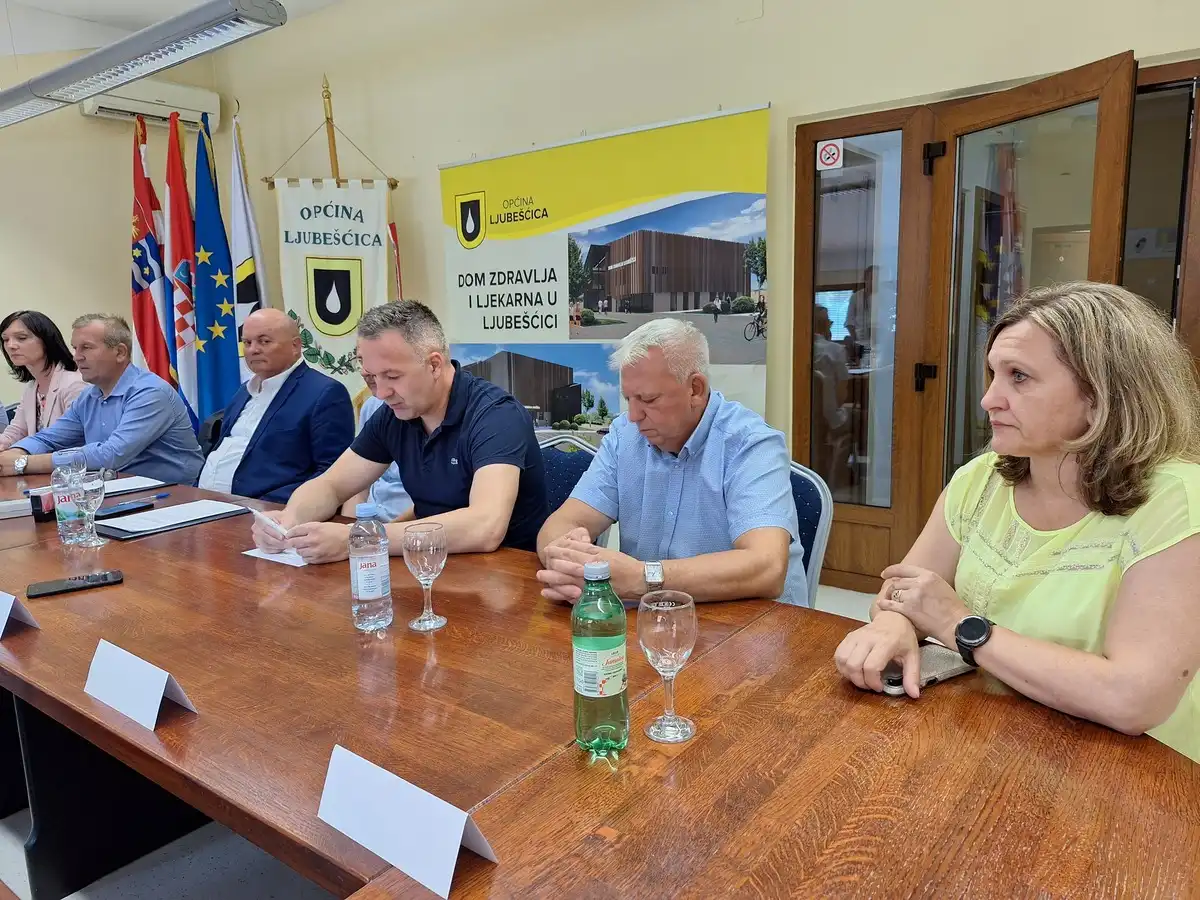 Ljubešćica potpisivanje ugovora (5) Ljubešćica potpisivanje ugovora (5)