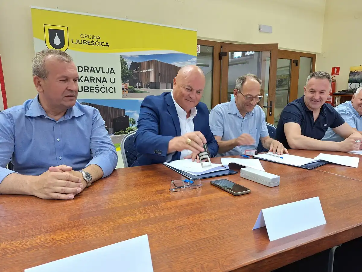 Ljubešćica potpisivanje ugovora (6) Ljubešćica potpisivanje ugovora (6)