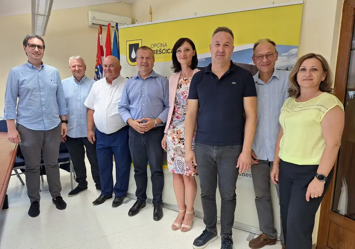 Ljubešćica potpisivanje ugovora (8) Ljubešćica potpisivanje ugovora (8)