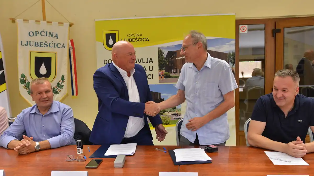 Ljubešćica potpisivanje ugovora (9) Ljubešćica potpisivanje ugovora (9)