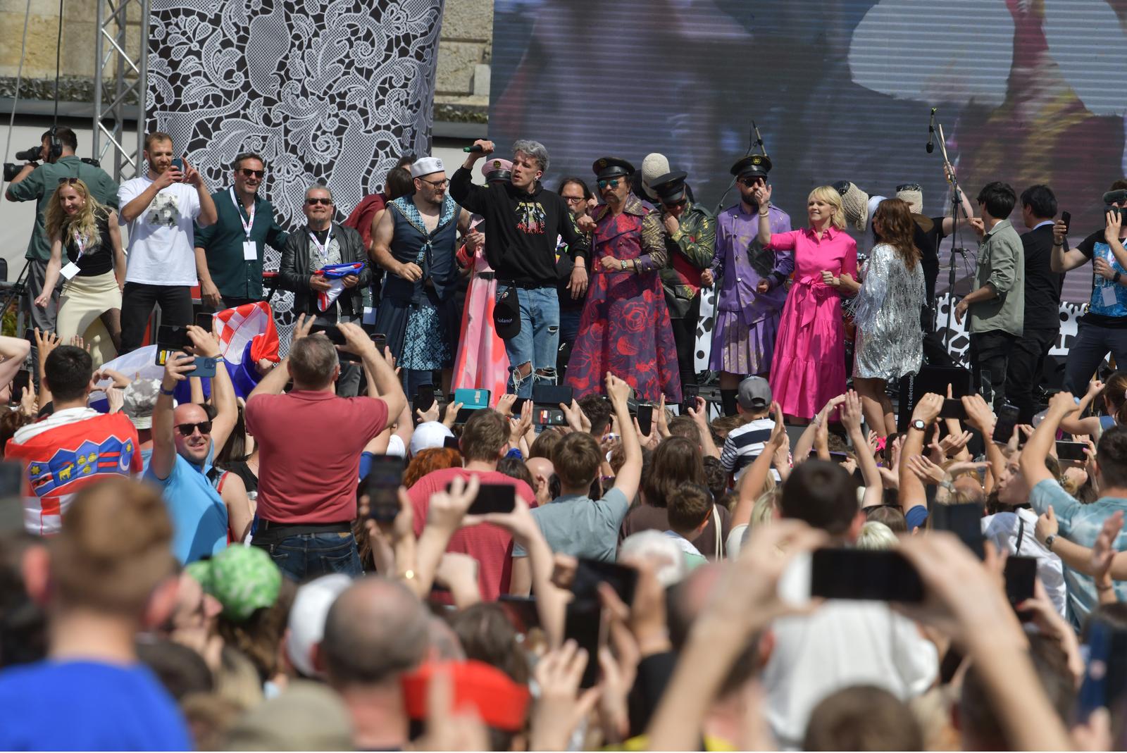 Grad Zagreb spektakularno dočekao Baby Lasagnu Grad Zagreb spektakularno dočekao Baby Lasagnu