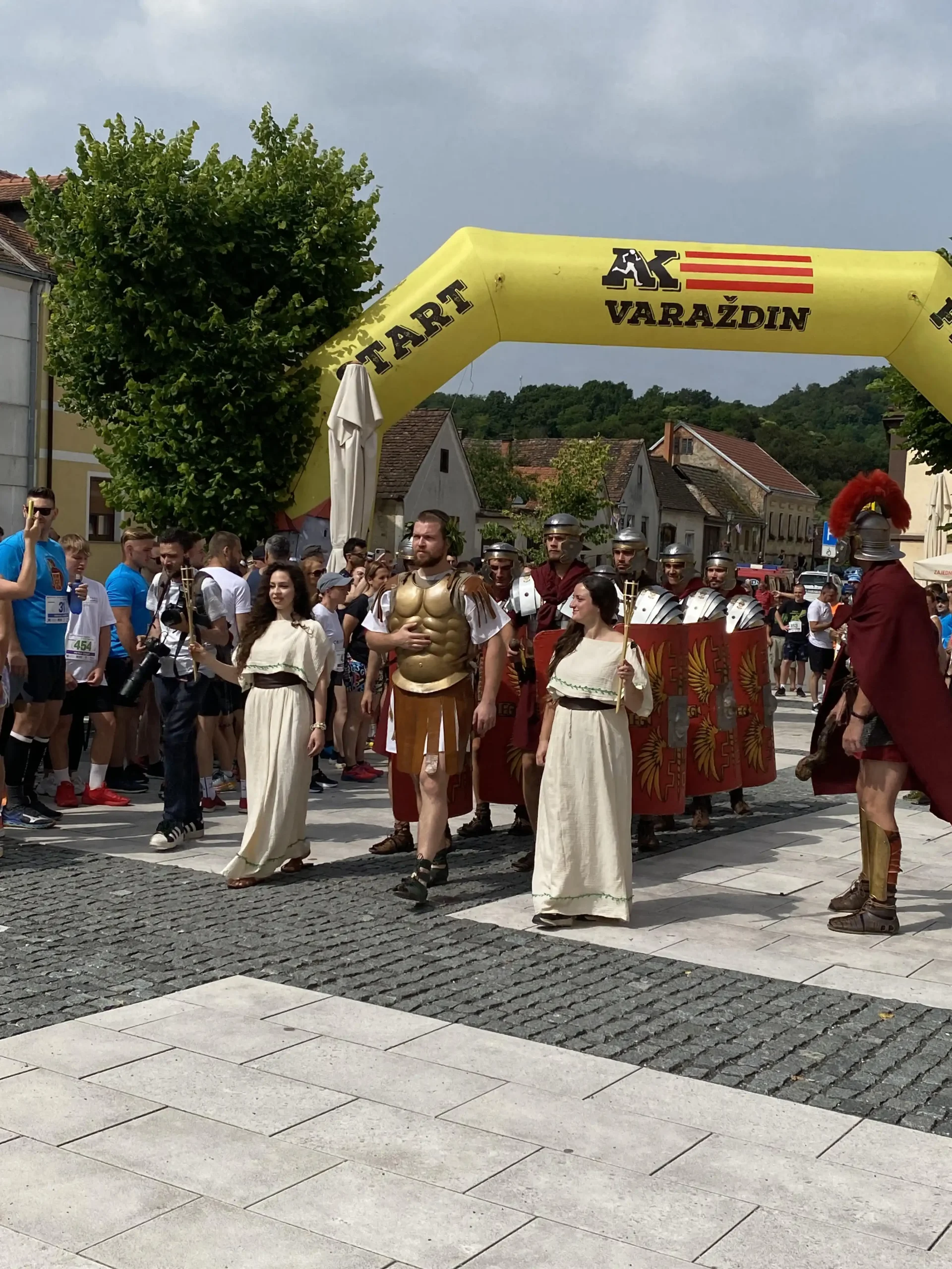 Rimljani dolaze na utrku Rimljani dolaze na utrku