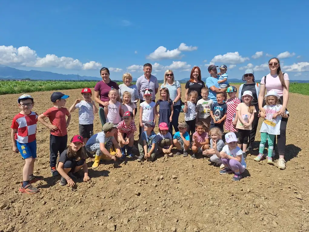 Sadnja Varazdinskog zelja (1) Sadnja Varazdinskog zelja (1)