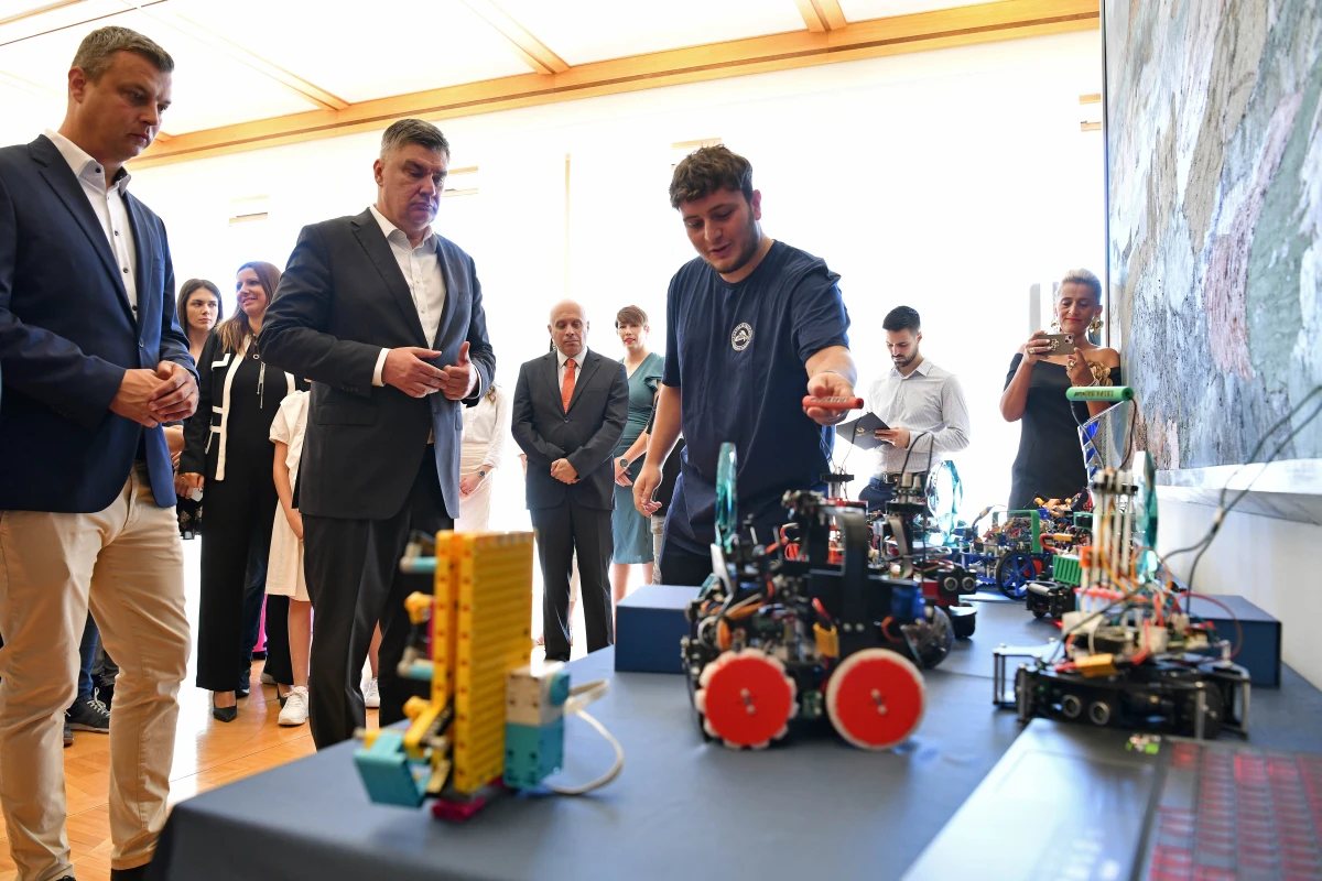 milanovic roboticari – foto ured predsjednik rh 06 milanovic roboticari – foto ured predsjednik rh 06