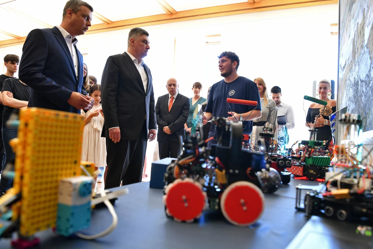 milanovic roboticari – foto ured predsjednik rh 16 milanovic roboticari – foto ured predsjednik rh 16