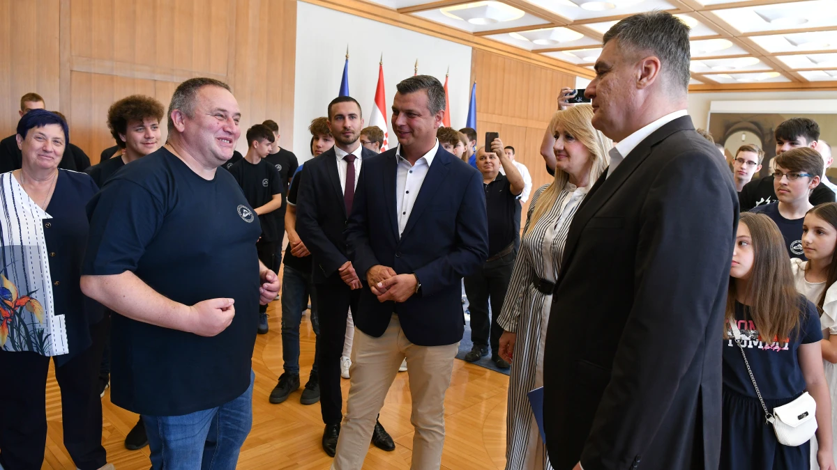 milanovic roboticari – foto ured predsjednik rh 17 milanovic roboticari – foto ured predsjednik rh 17