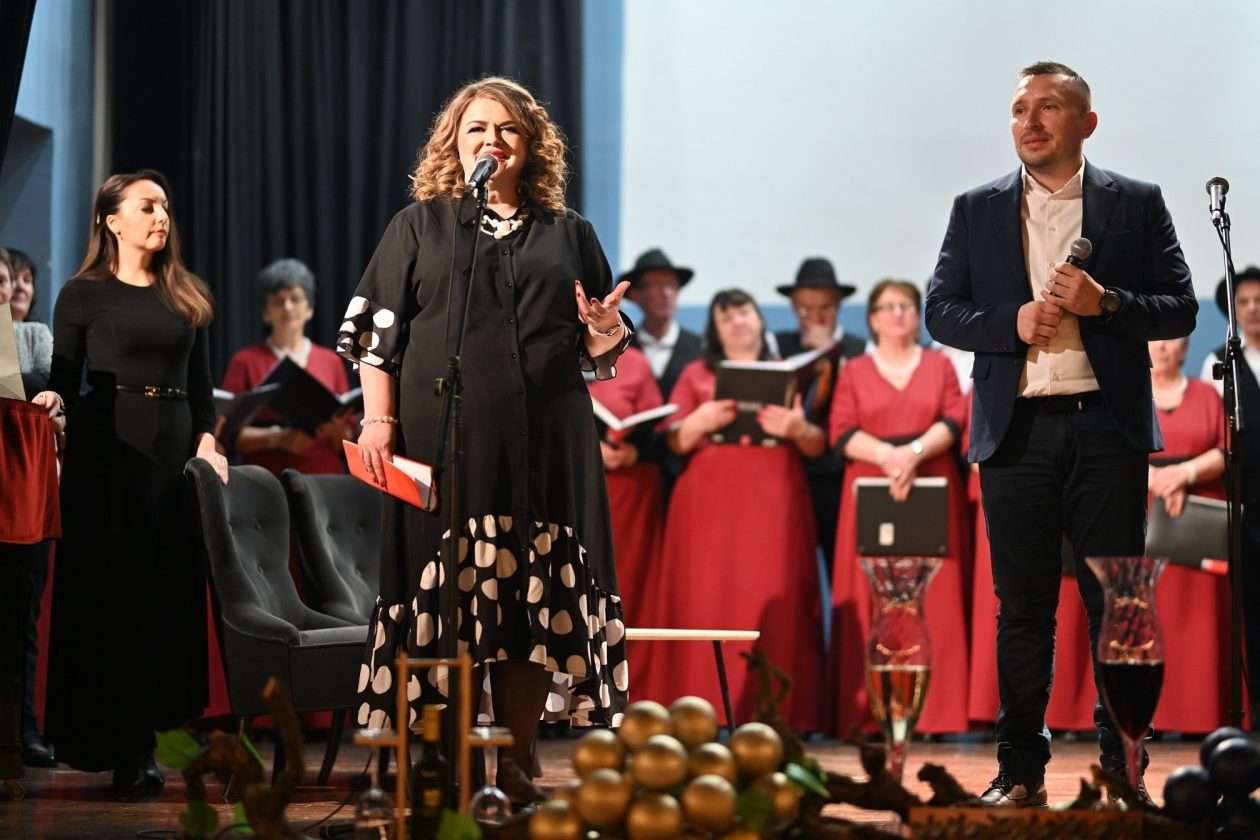 04 Autorica natječaja Tanja Baran, dogradonačelnik Ivica Švagelj,