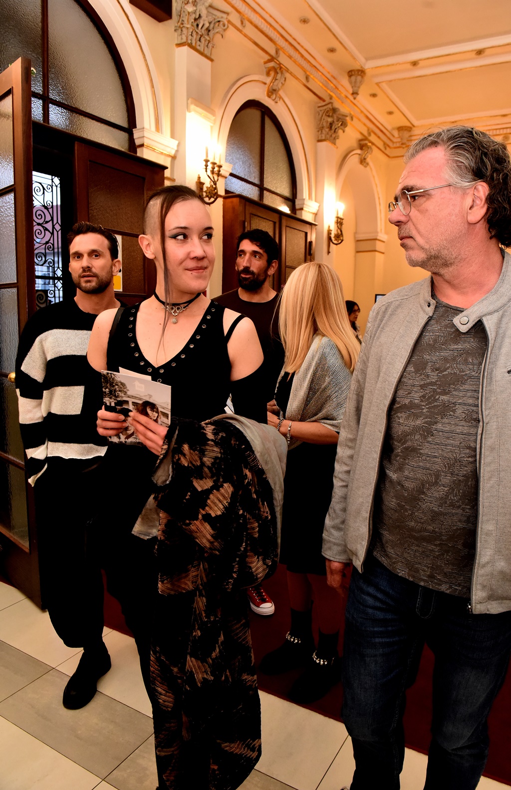 Mačka na vrućem limenom krovu