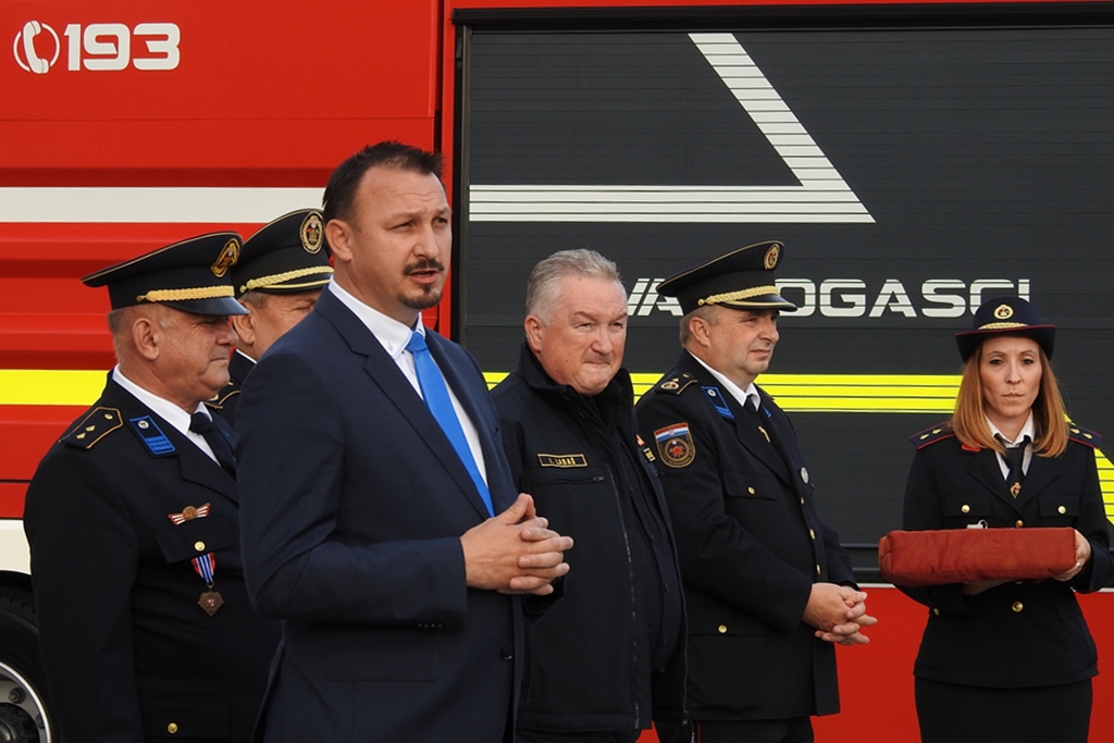 Image 4675378 (auto)