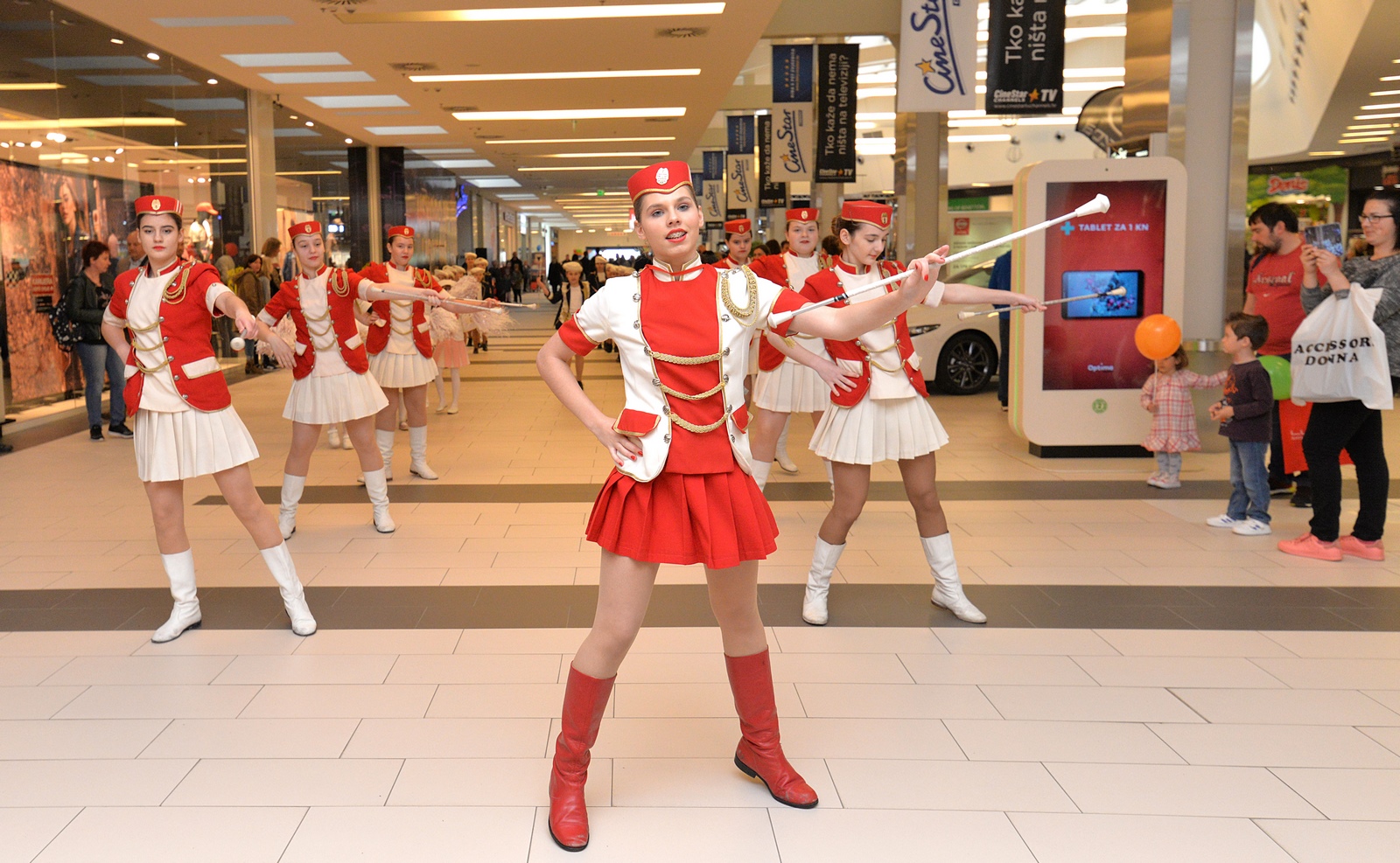 Lumini – peti rođendan Lumini – peti rođendan