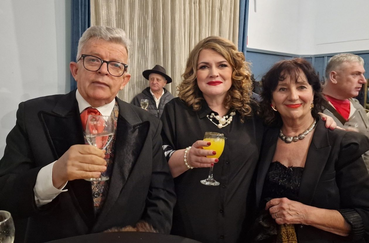 06 Hižni japica Zoran Homen i hižne mamice Tanja Baran i Vlasta Kliček