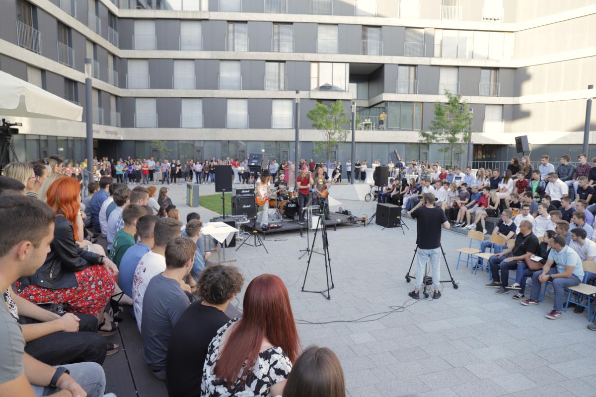 Image 5418856 (auto) Image 5418856 (auto)