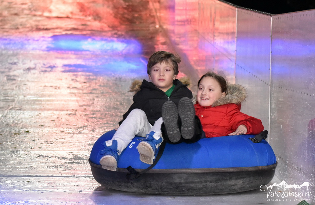 Ledena čarolija na Starom gradu, klizalište, ledeni tobogan,