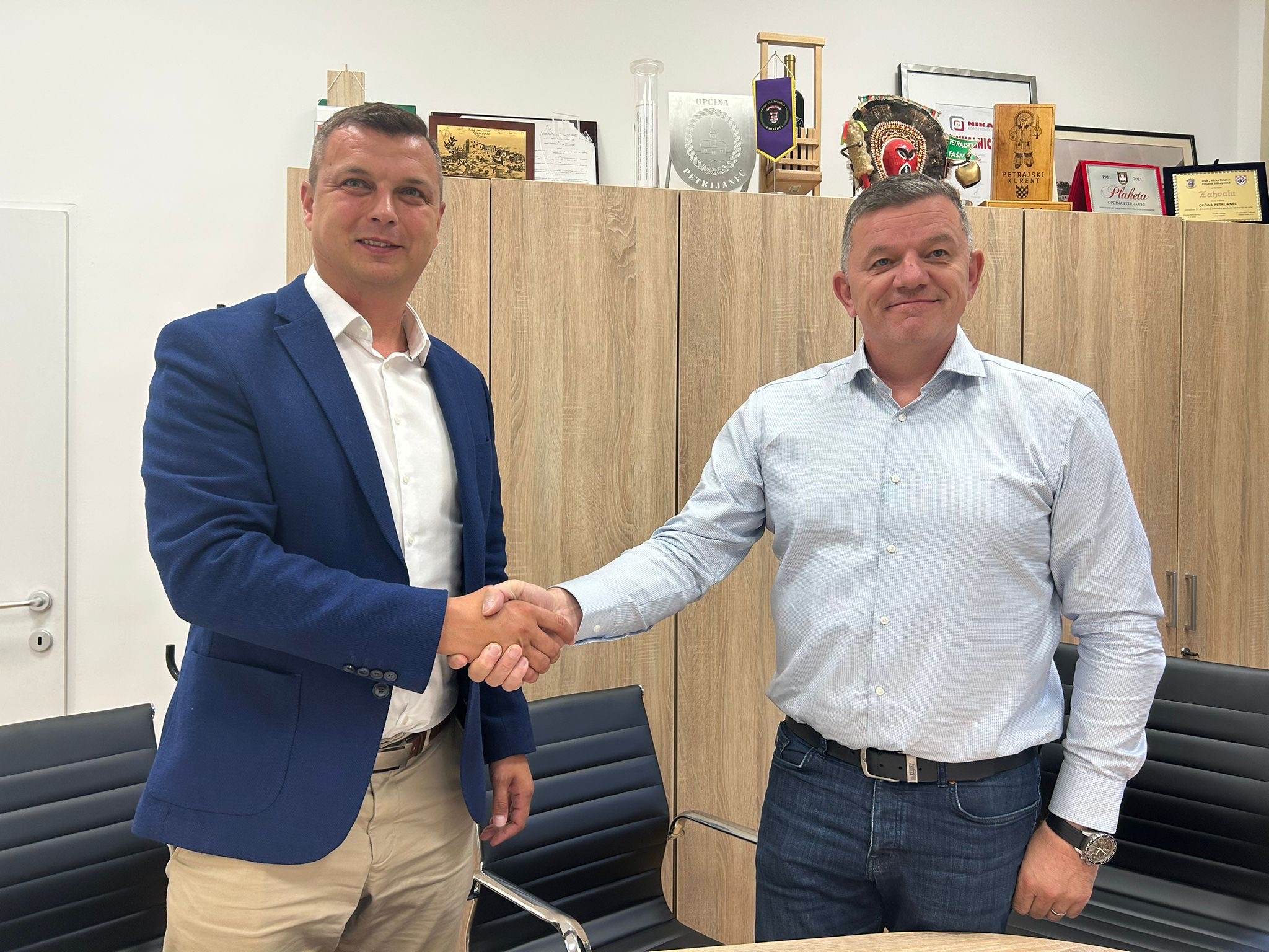 0a6c688a-d9ee-427e-9153-ba62296d558a 0a6c688a-d9ee-427e-9153-ba62296d558a