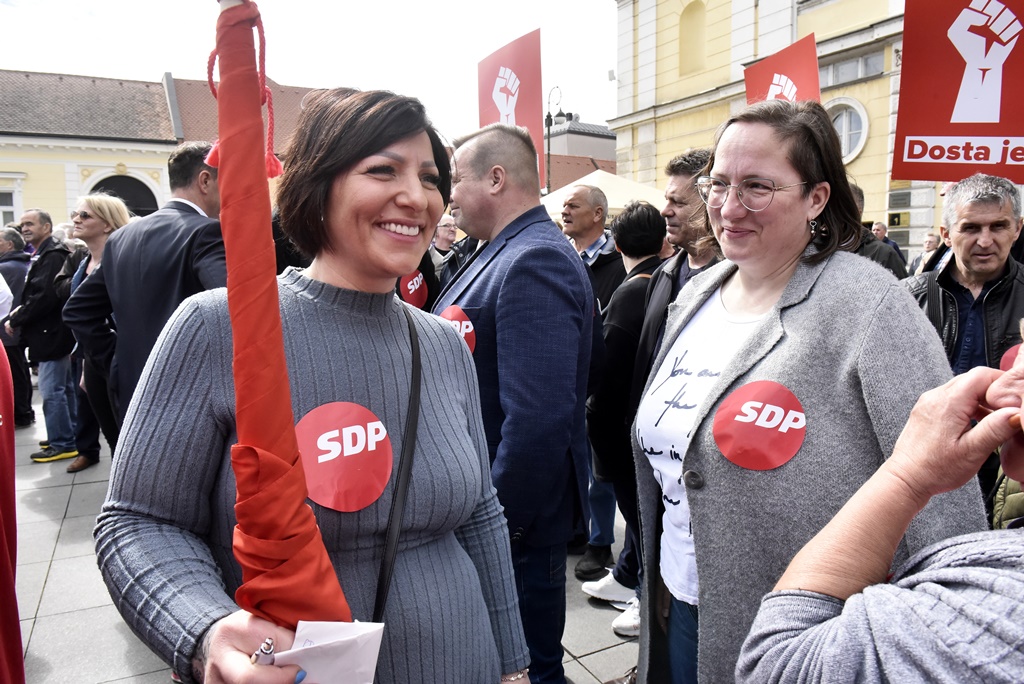 Prosvjed ‘Dosta je!’