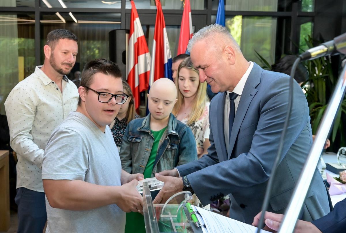 Image 5374098 (auto)