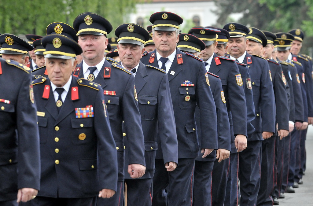DAN VATROGASACA Varaždinski vatrogasci postrojeni prošli kroz grad i proslavili blagdan svetog Florijana, svog zaštitnika