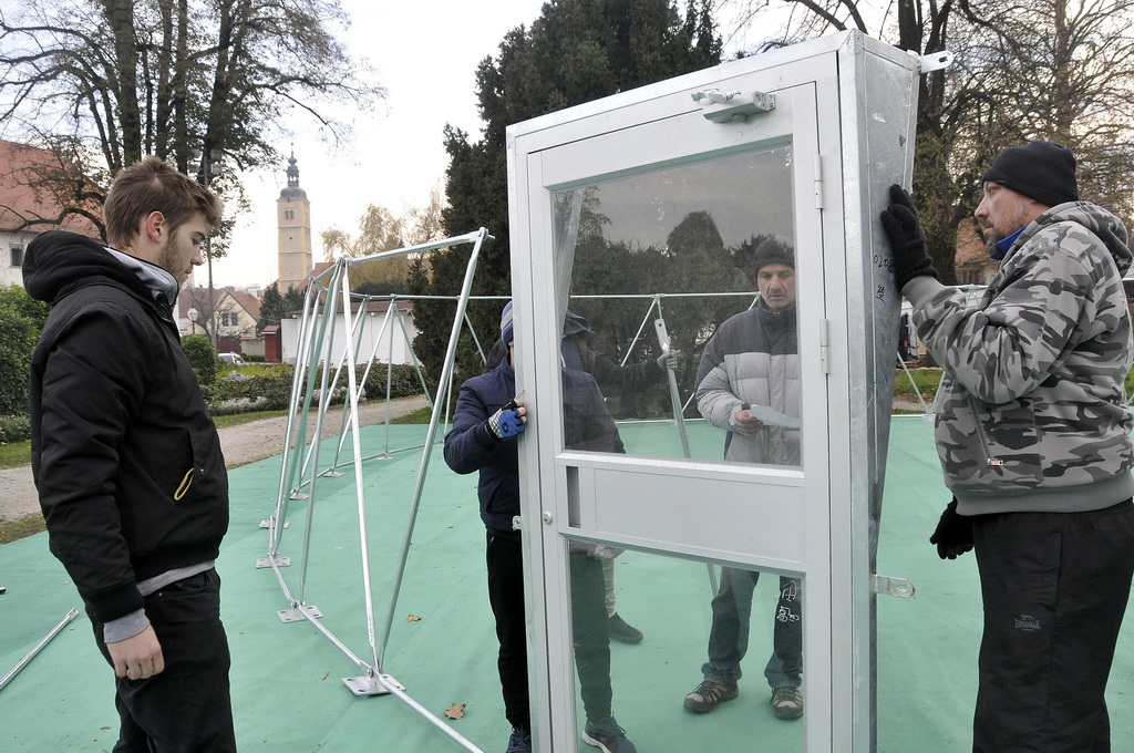 Montaža iglu barova, klizališta i ledenog tobogana