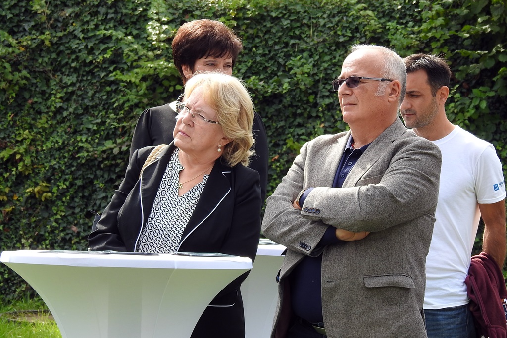 Image 4664754 (auto) Image 4664754 (auto)