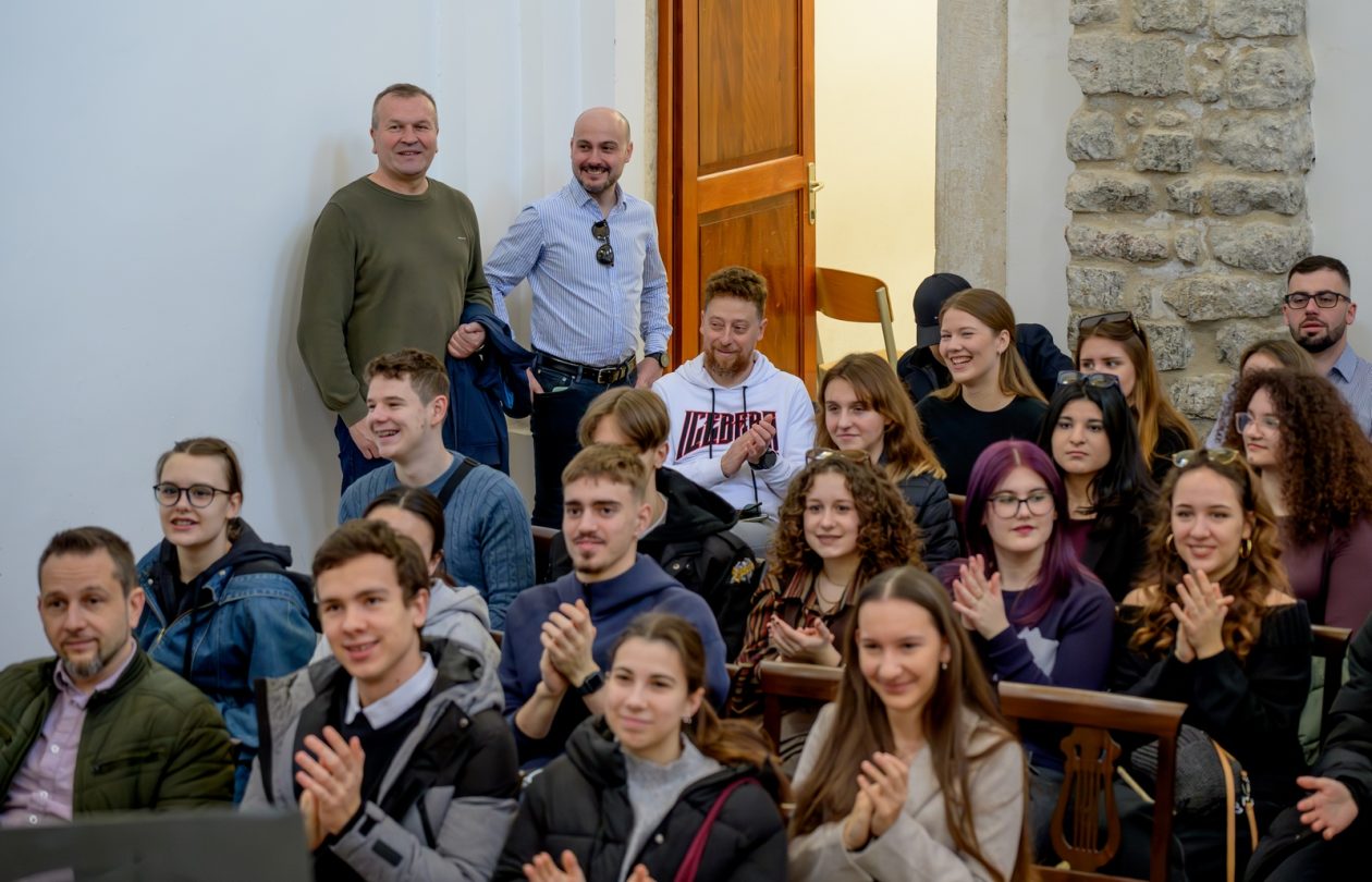 1000187872 1000187872