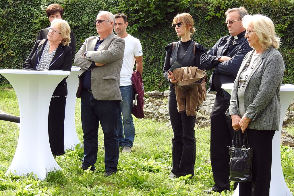 Image 4664756 (auto) Image 4664756 (auto)