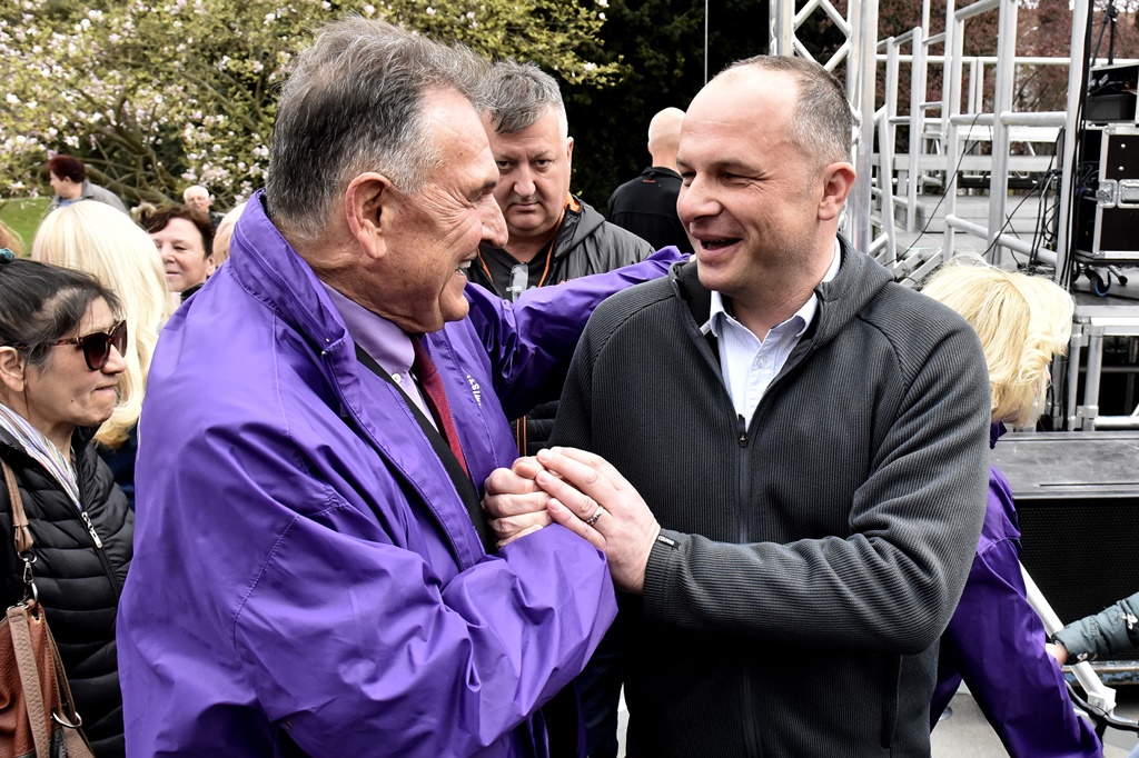 Prosvjed ‘Dosta je!’