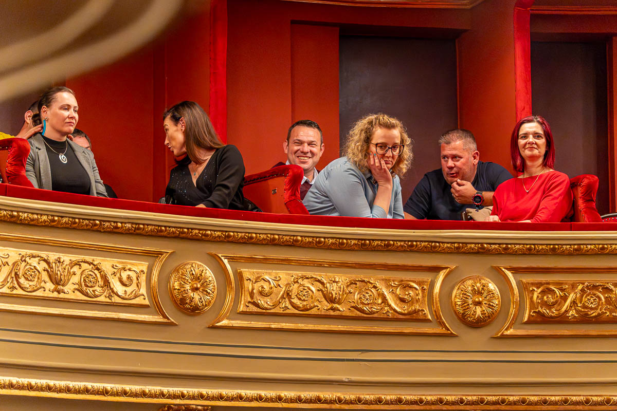 Gola istina – Alex i Bara