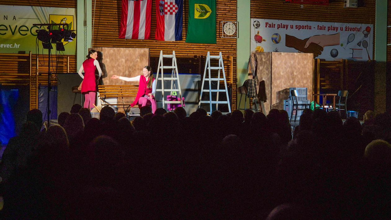 130326-predstava_iva-gloria-marusevec-3-1920×1080