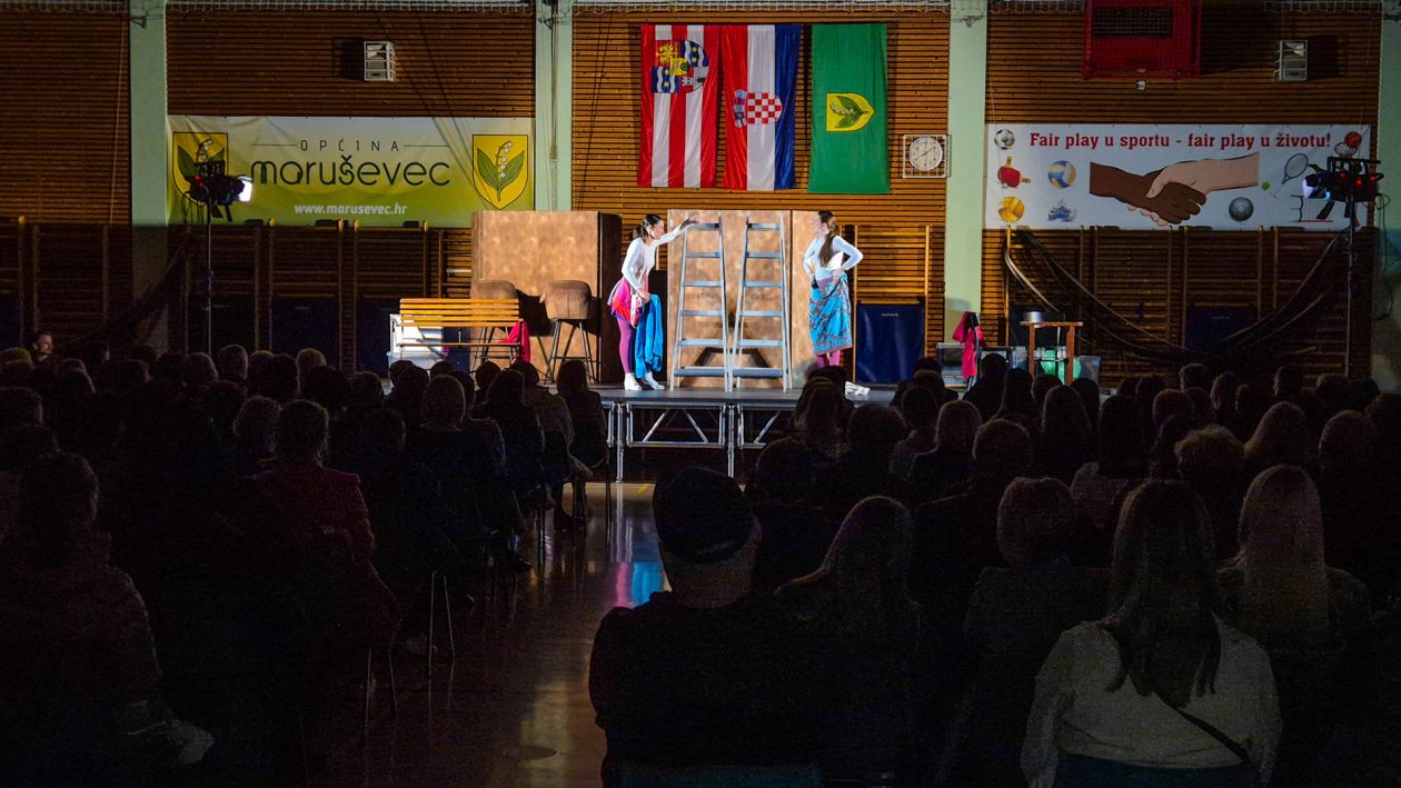 130326-predstava_iva-gloria-marusevec-4-1920×1080