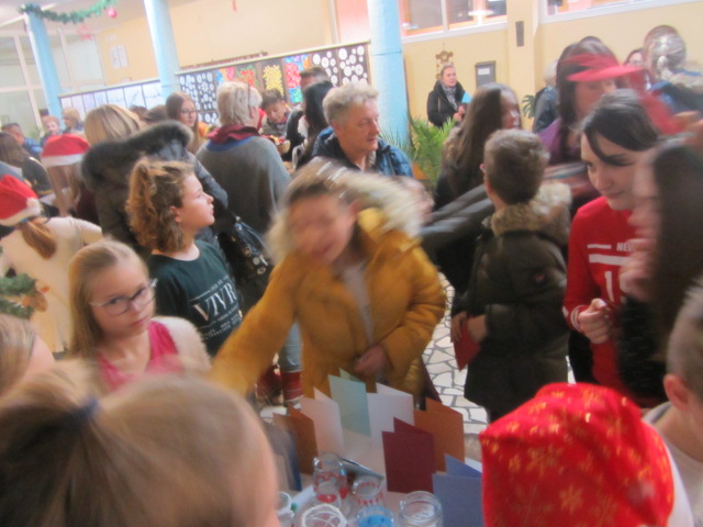 Božićni sajam u V. osnovnoj školi