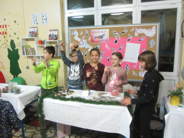 Božićni sajam u V. osnovnoj školi