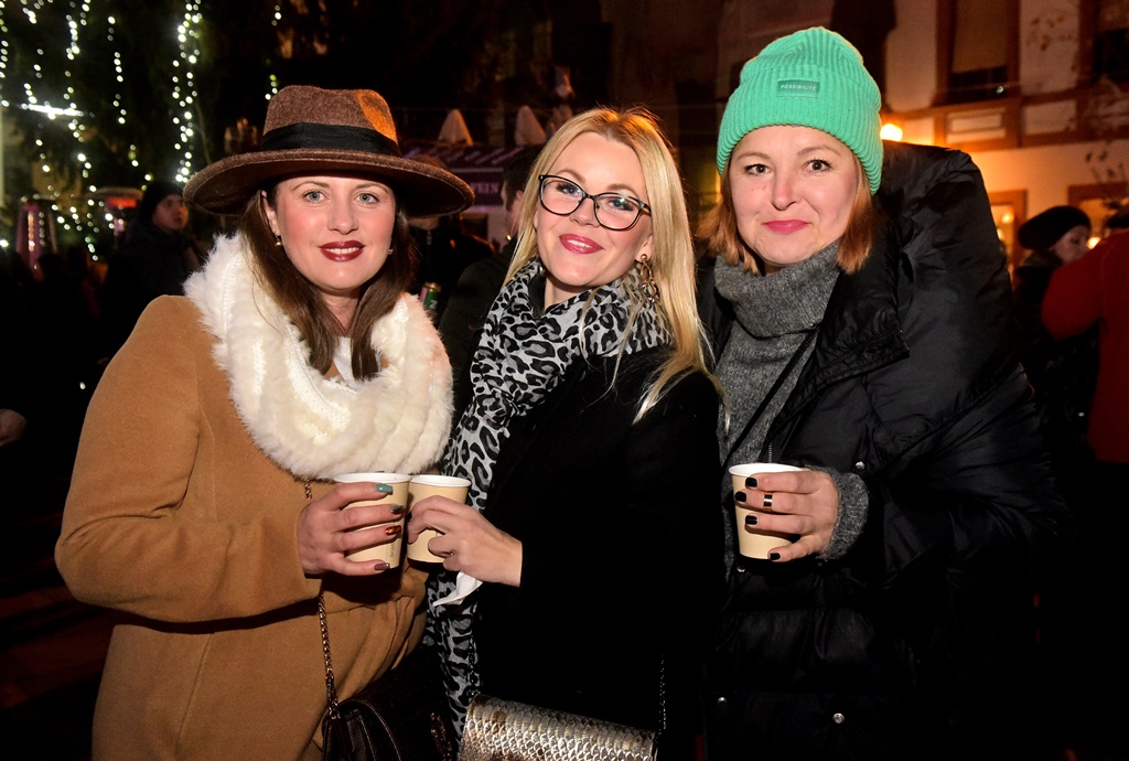 Vanna koncertom na Korzu otvorila Advent u Varaždinu Vanna koncertom na Korzu otvorila Advent u Varaždinu