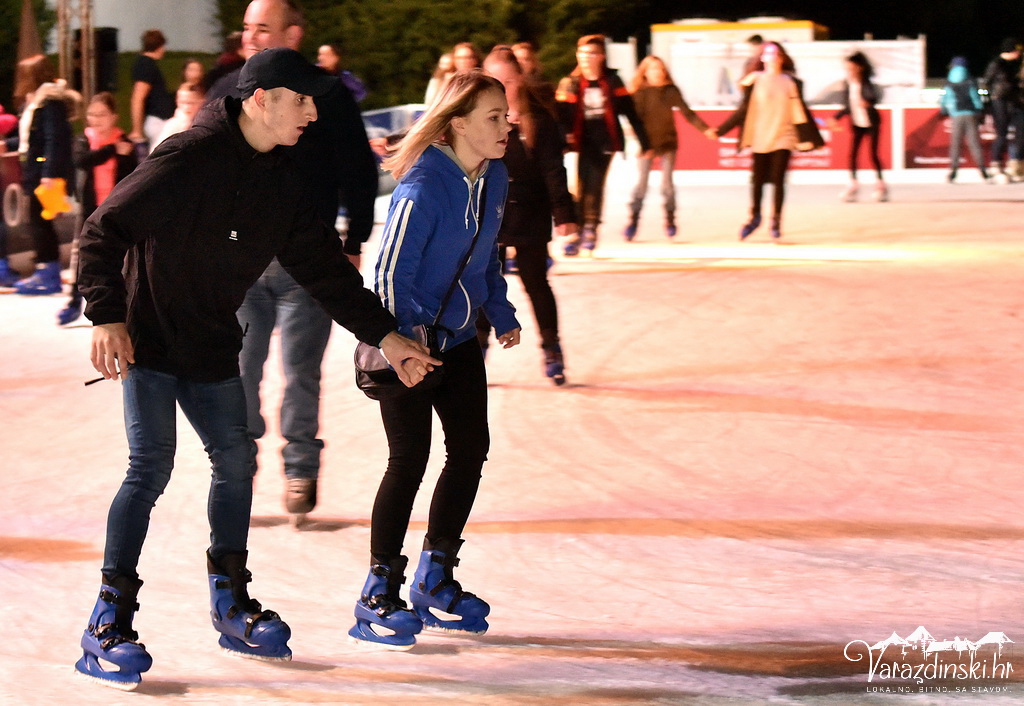 Ledena čarolija na Starom gradu, klizalište, ledeni tobogan,