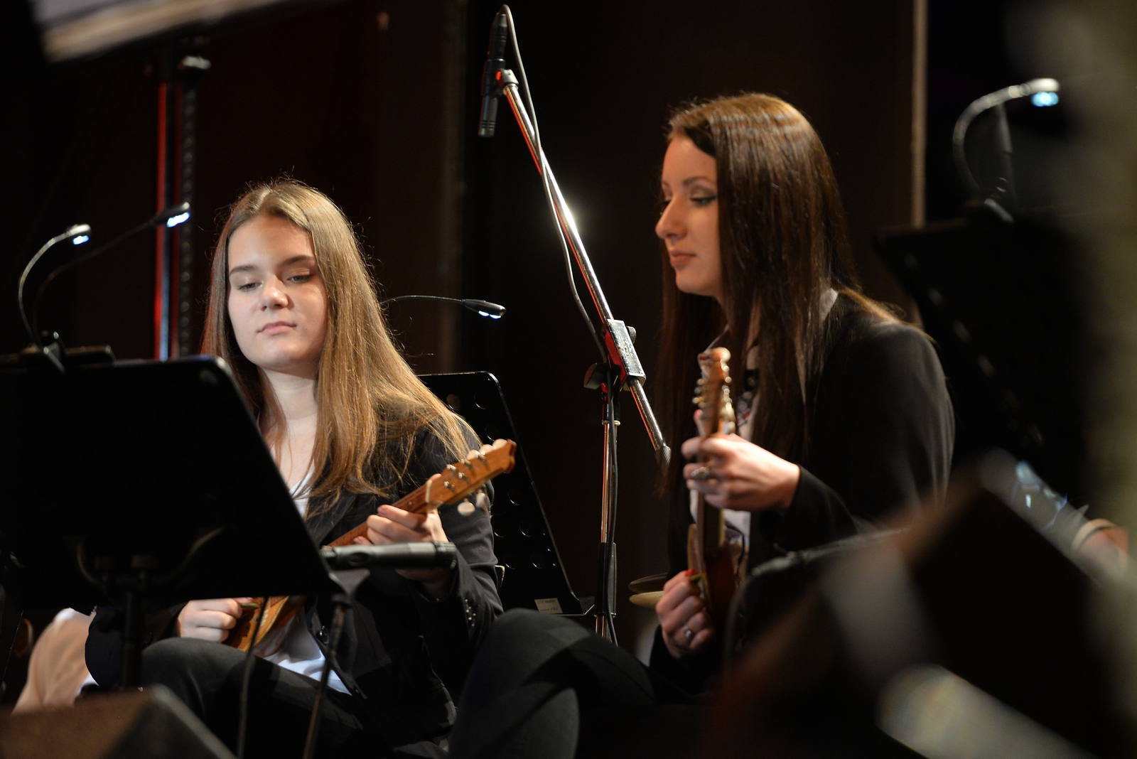 GLAZBENA ‘POSLASTICA’ Tamburaški orkestar varaždinskog CTK-a i Đani Stipaničev oduševili publiku u varaždinskom HNK GLAZBENA ‘POSLASTICA’ Tamburaški orkestar varaždinskog CTK-a i Đani Stipaničev oduševili publiku u varaždinskom HNK