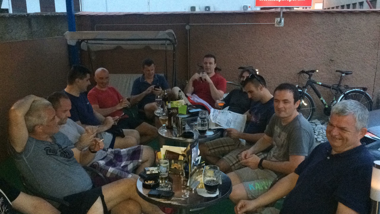 Crni i Bijeli – mali nogomet